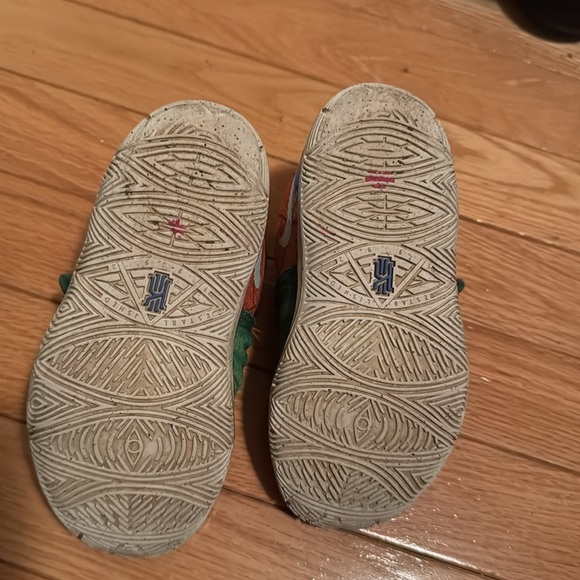 Nike Kyrie 5 Spongebob Squarepants Pineapple House Sneakers Size 10C - Picture 8 of 9